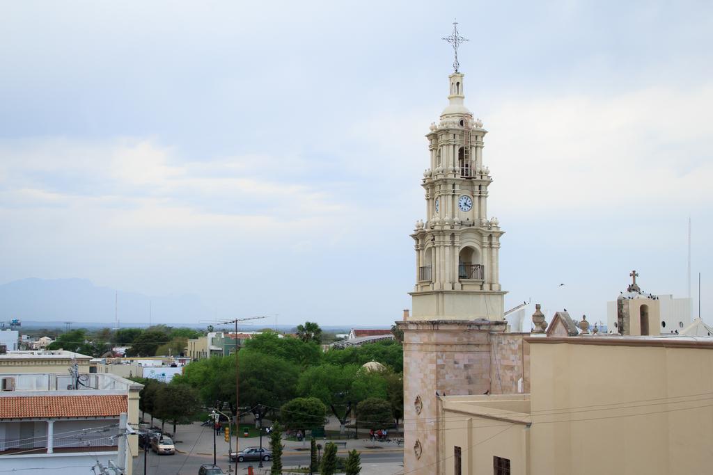 Guidi Hotel Linares Екстериор снимка