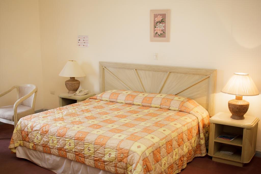 Guidi Hotel Linares Екстериор снимка
