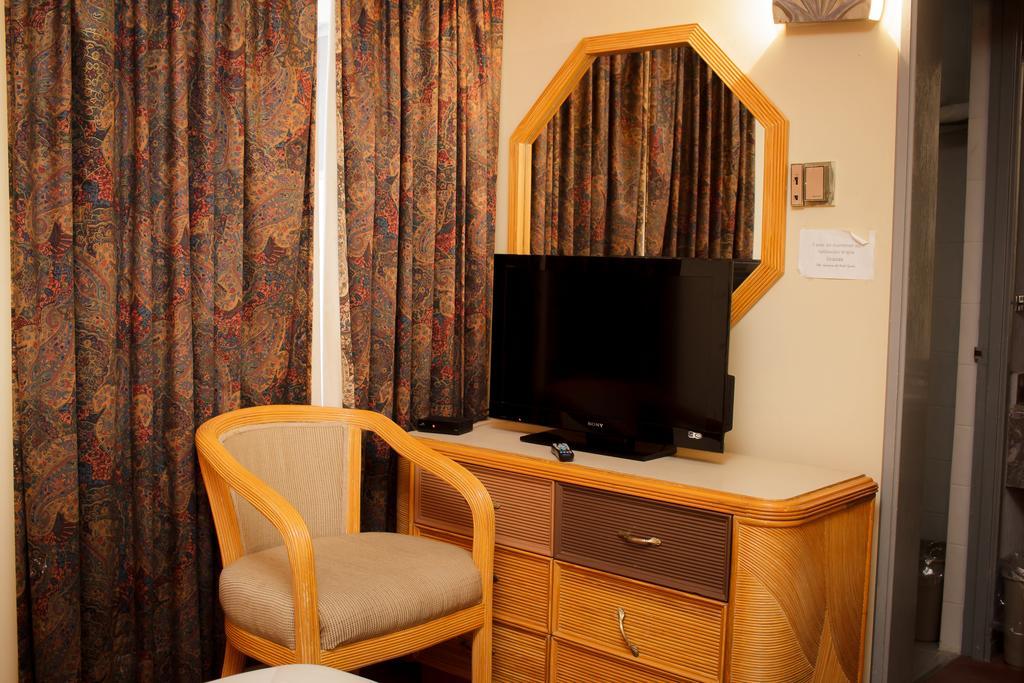 Guidi Hotel Linares Екстериор снимка
