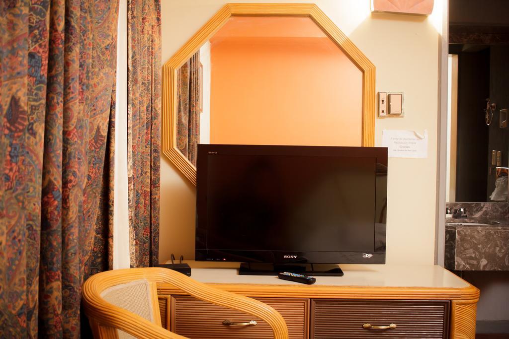 Guidi Hotel Linares Екстериор снимка