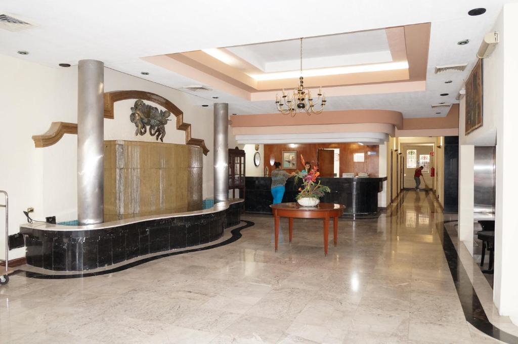 Guidi Hotel Linares Екстериор снимка
