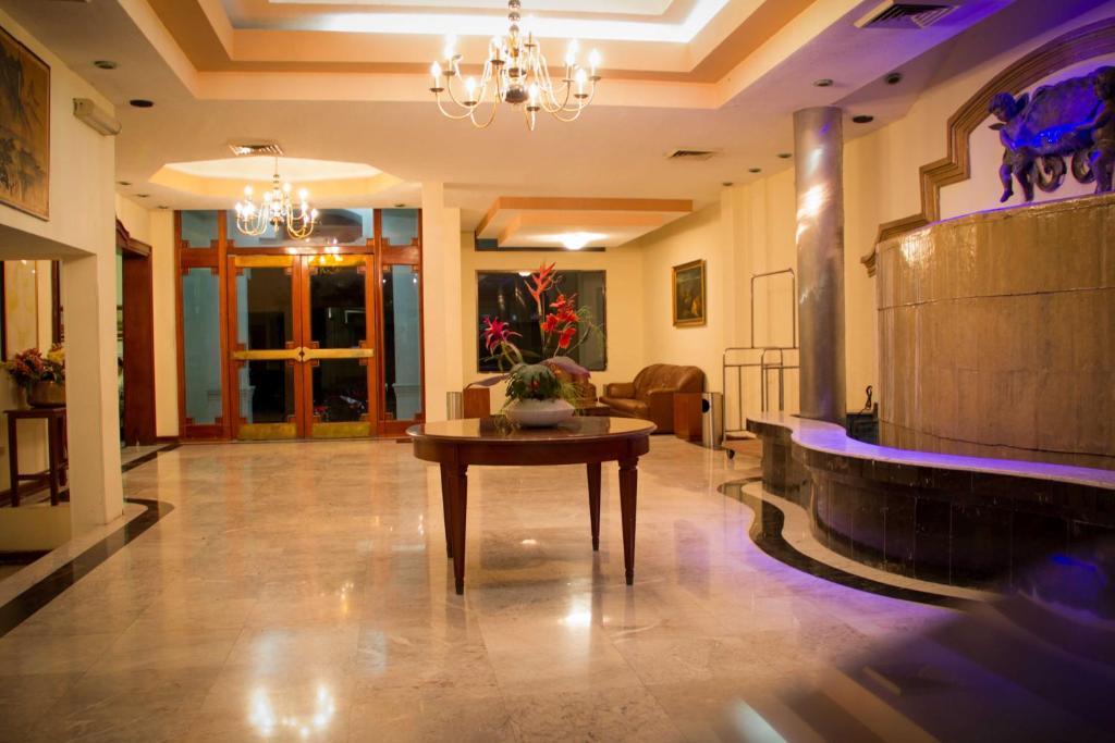 Guidi Hotel Linares Екстериор снимка