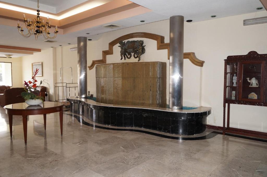 Guidi Hotel Linares Екстериор снимка